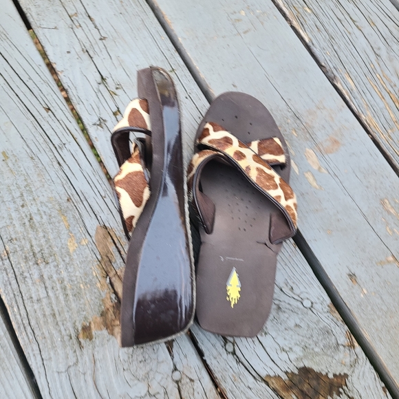 Volatile giraffe flip flops - Picture 7 of 9